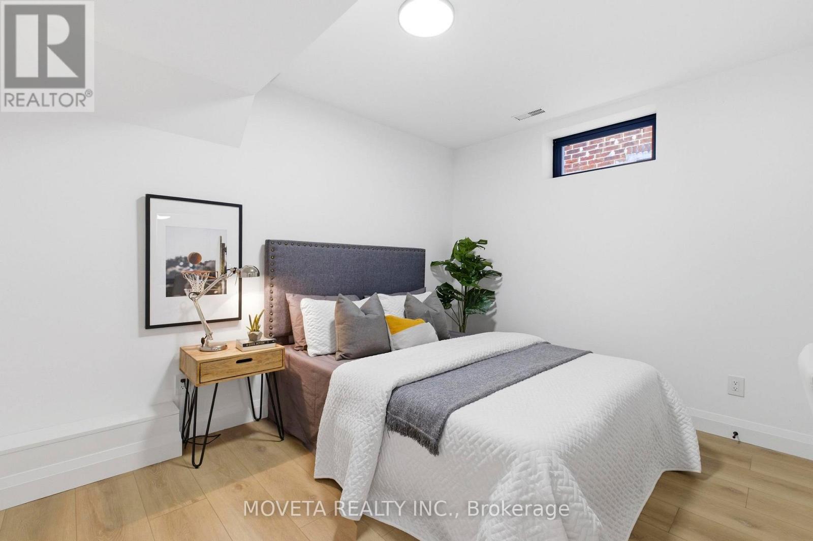 4 Mahoney Avenue, Toronto, Ontario  M6M 2H4 - Photo 38 - W12969586