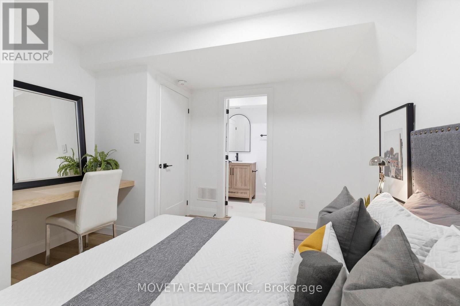 4 Mahoney Avenue, Toronto, Ontario  M6M 2H4 - Photo 39 - W12969586