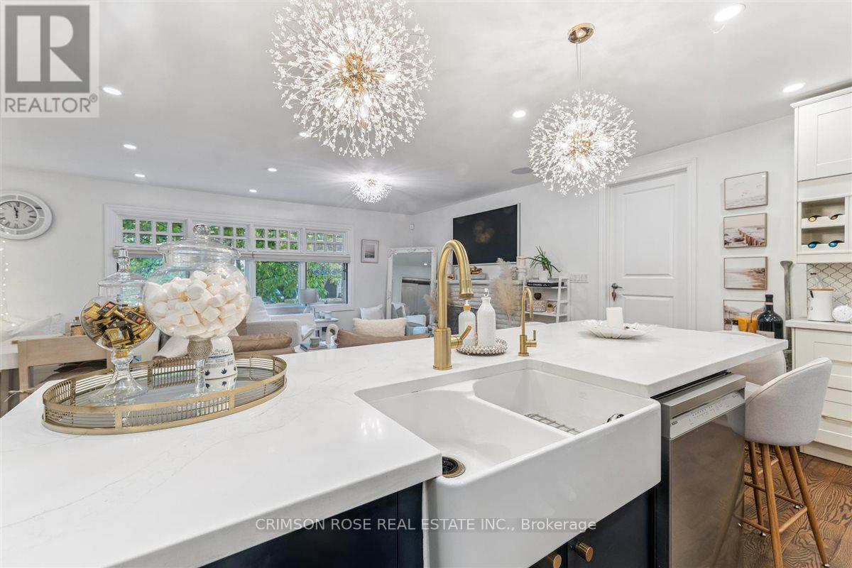 89 Holyrood Avenue, Oakville, Ontario  L6K 2V4 - Photo 10 - W12969646