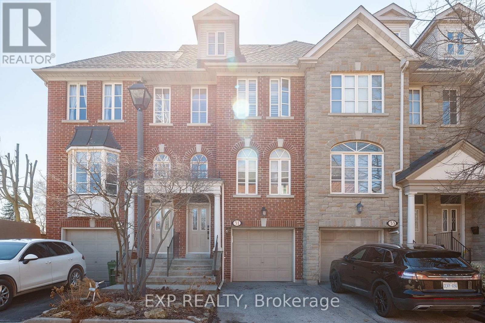 31 BROWNSTONE LANE, Toronto, Ontario