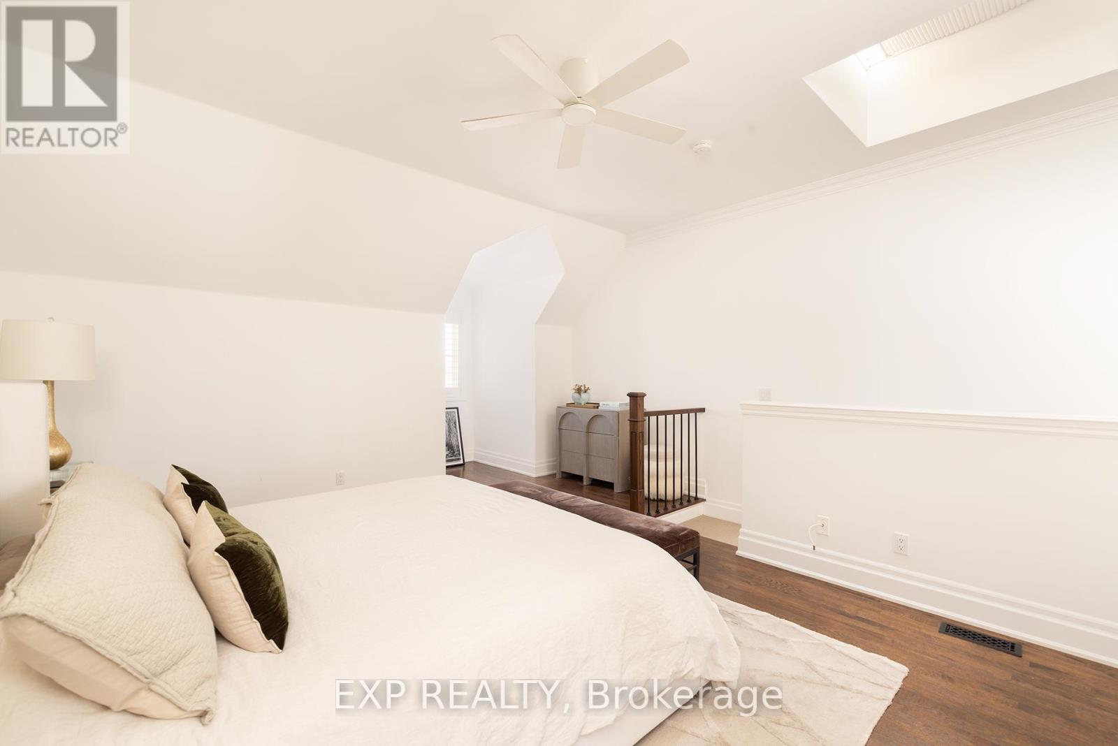 31 Brownstone Lane, Toronto, Ontario  M8X 2Z6 - Photo 11 - W12969650