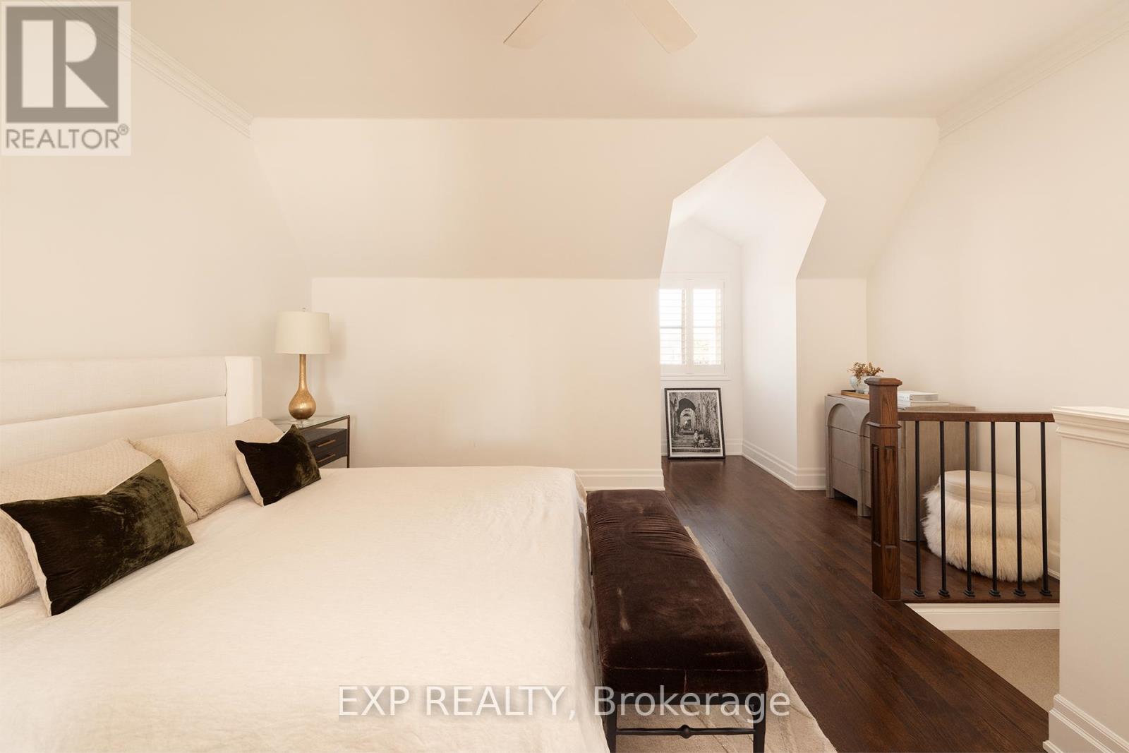 31 Brownstone Lane, Toronto, Ontario  M8X 2Z6 - Photo 12 - W12969650