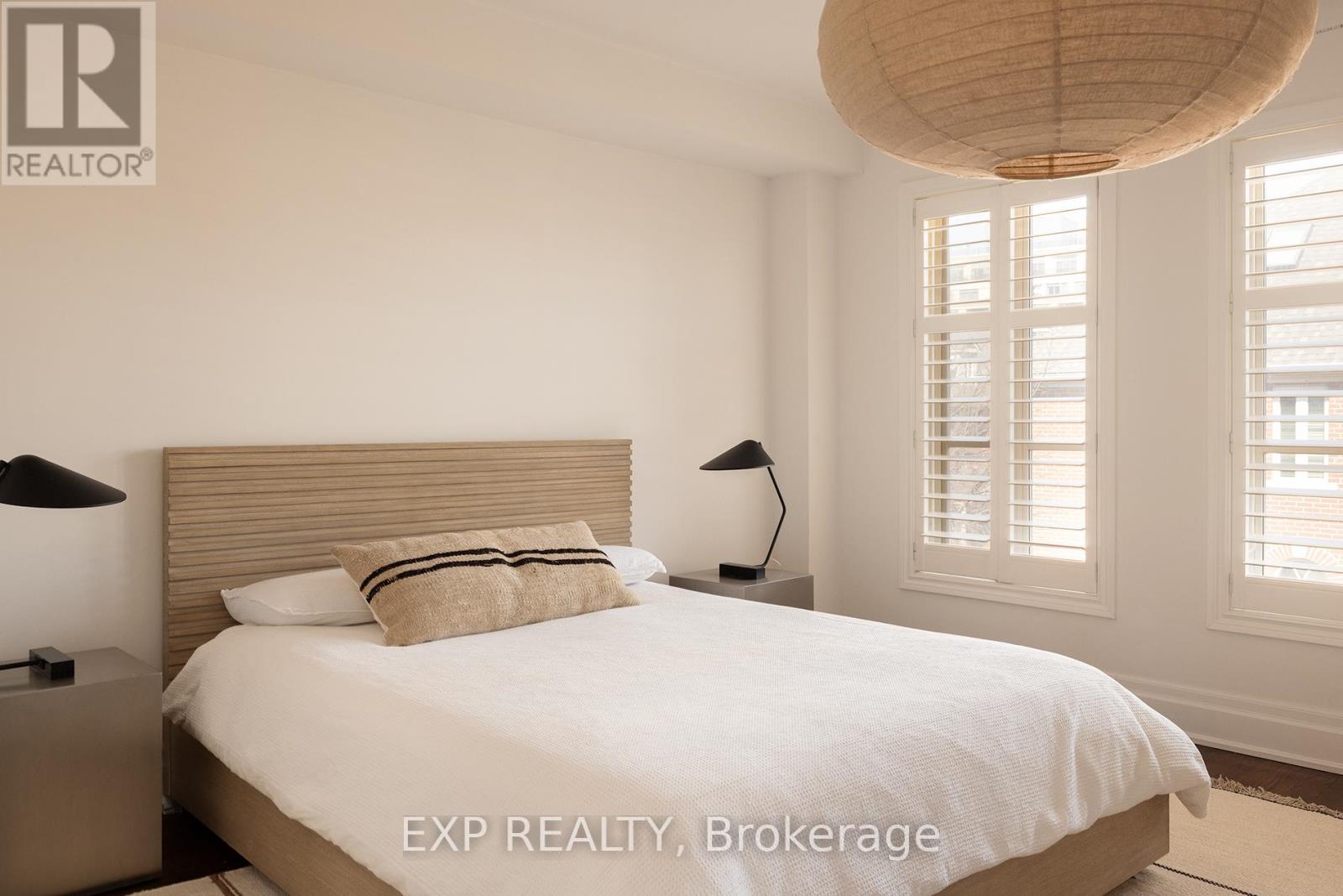 31 Brownstone Lane, Toronto, Ontario  M8X 2Z6 - Photo 14 - W12969650