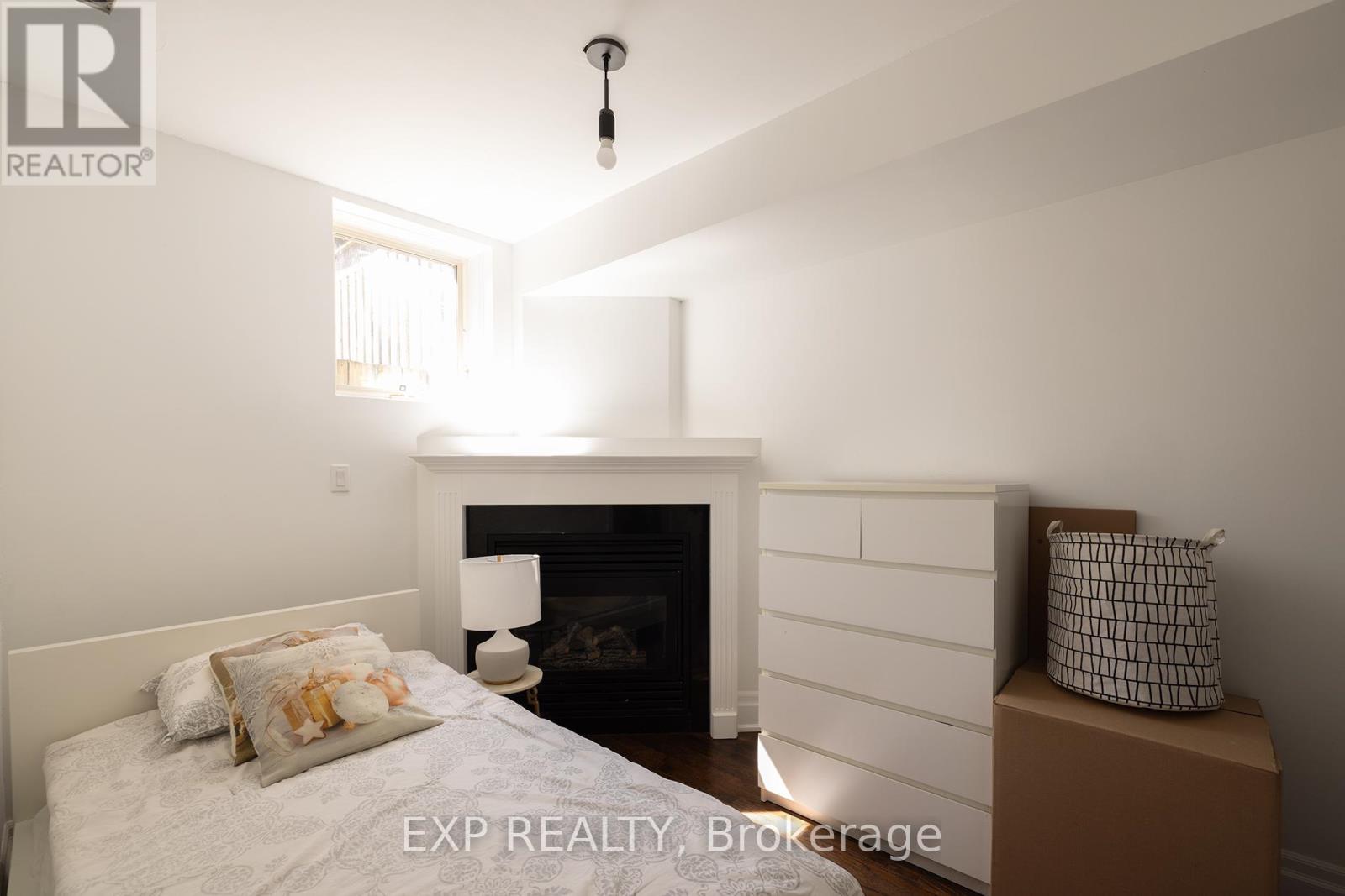 31 Brownstone Lane, Toronto, Ontario  M8X 2Z6 - Photo 18 - W12969650