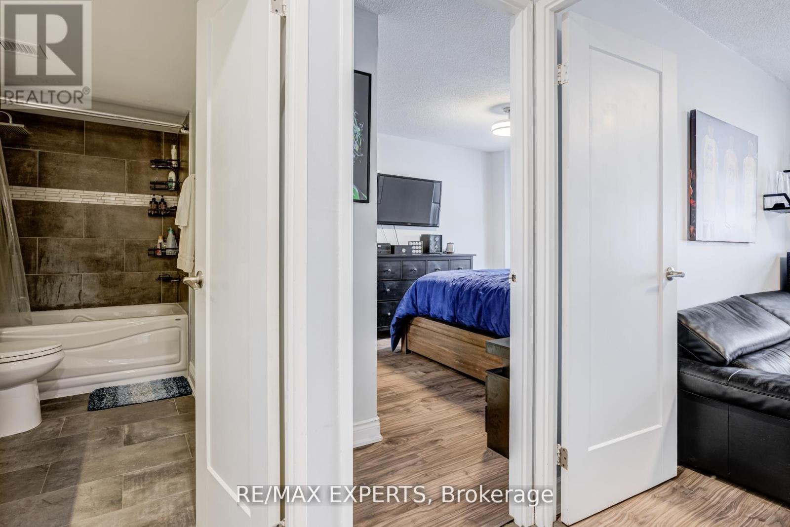 406 - 3390 Weston Road, Toronto, Ontario  M9M 2X3 - Photo 16 - W12969678