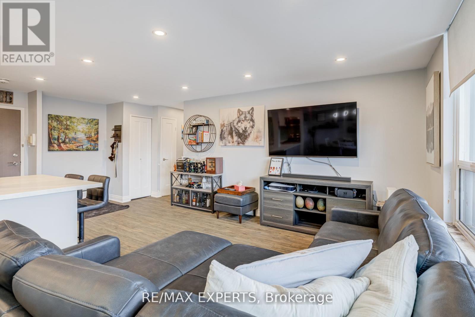 406 - 3390 Weston Road, Toronto, Ontario  M9M 2X3 - Photo 3 - W12969678