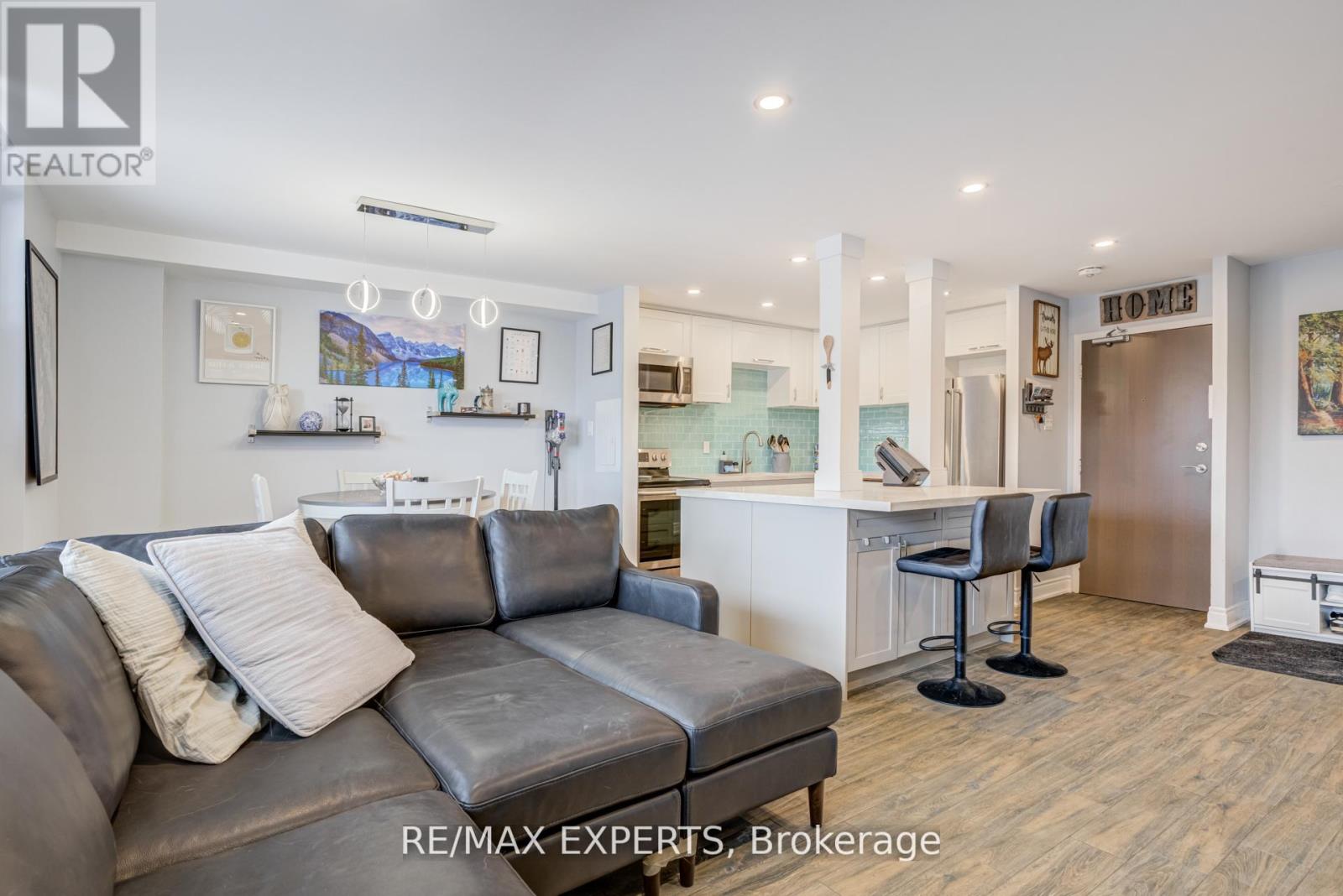 406 - 3390 Weston Road, Toronto, Ontario  M9M 2X3 - Photo 4 - W12969678