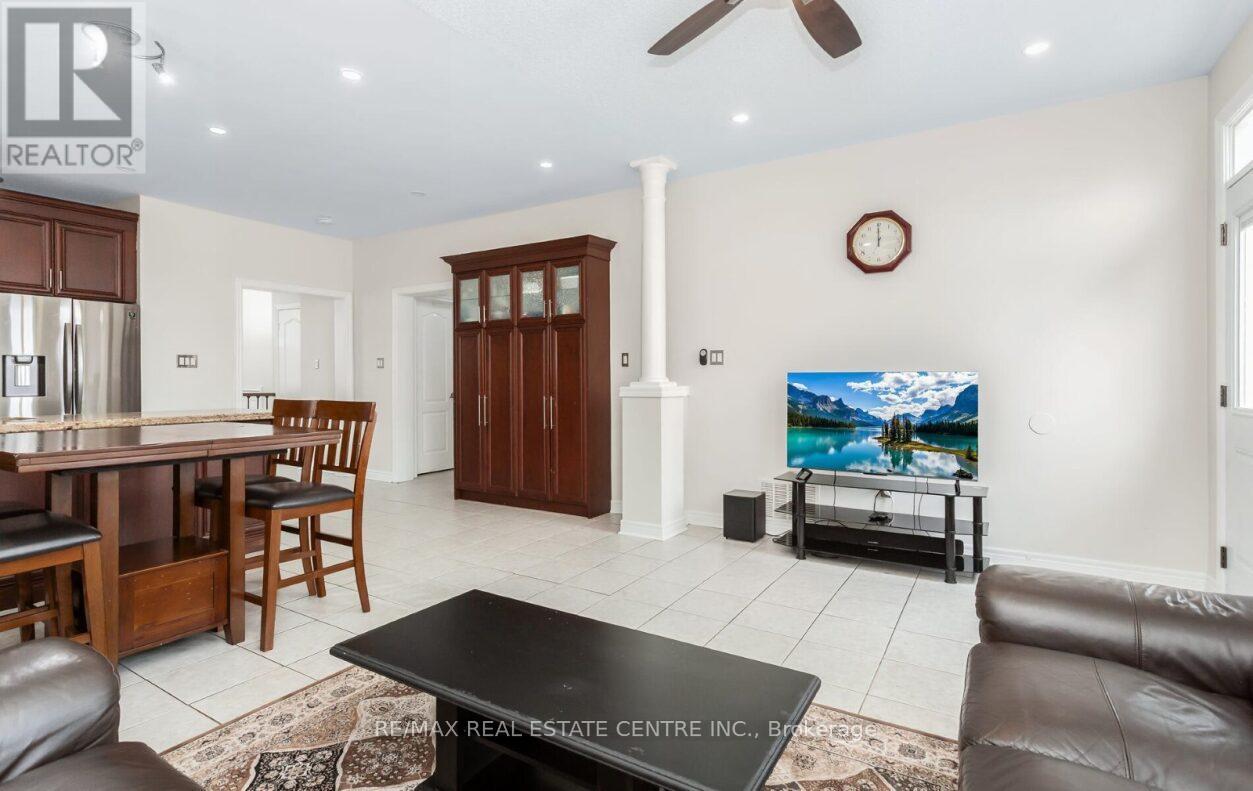 43 Donherb Crescent, Caledon, Ontario  L7C 1E4 - Photo 13 - W12969736