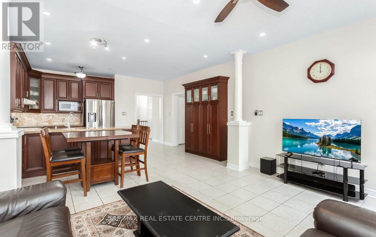 43 Donherb Crescent, Caledon, Ontario  L7C 1E4 - Photo 14 - W12969736