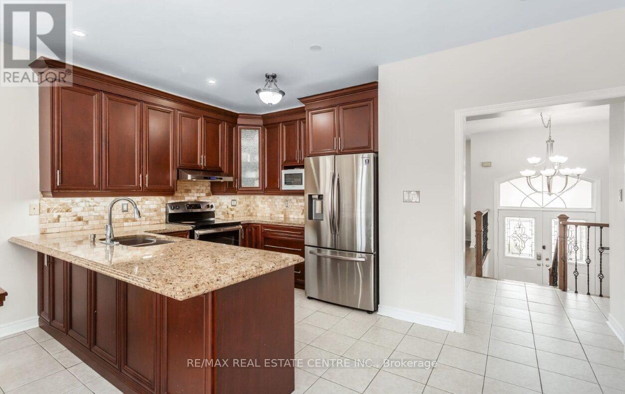 43 Donherb Crescent, Caledon, Ontario  L7C 1E4 - Photo 18 - W12969736