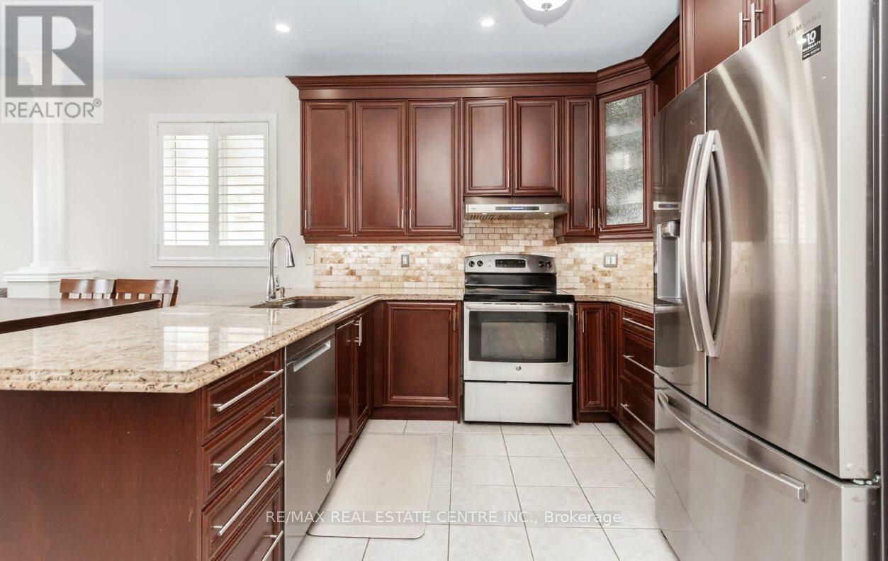 43 Donherb Crescent, Caledon, Ontario  L7C 1E4 - Photo 19 - W12969736