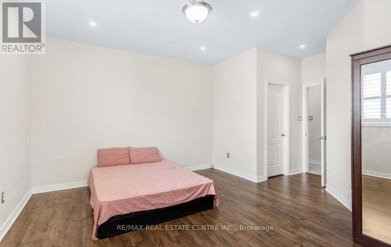 43 Donherb Crescent, Caledon, Ontario  L7C 1E4 - Photo 21 - W12969736