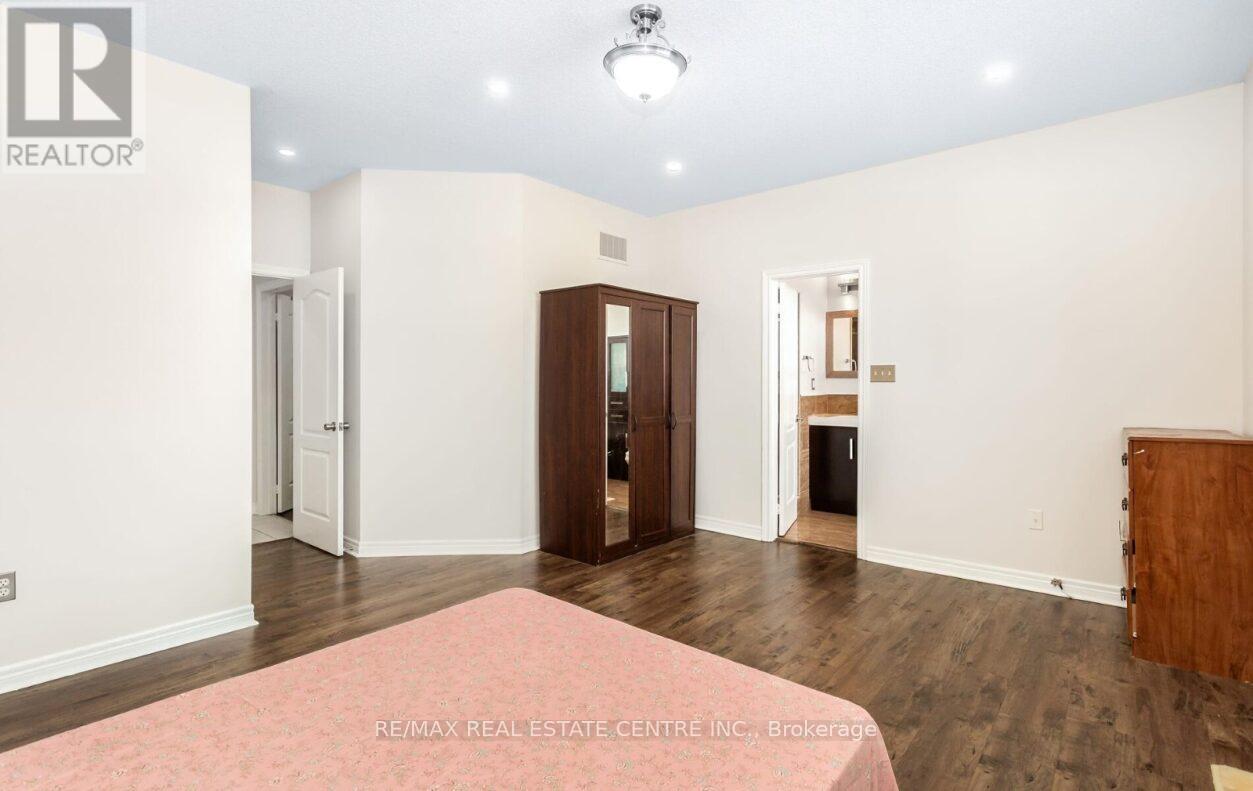 43 Donherb Crescent, Caledon, Ontario  L7C 1E4 - Photo 22 - W12969736