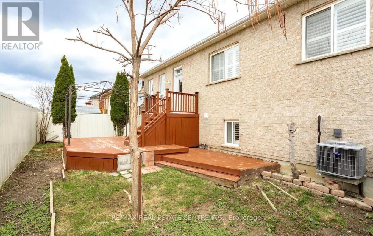 43 Donherb Crescent, Caledon, Ontario  L7C 1E4 - Photo 46 - W12969736