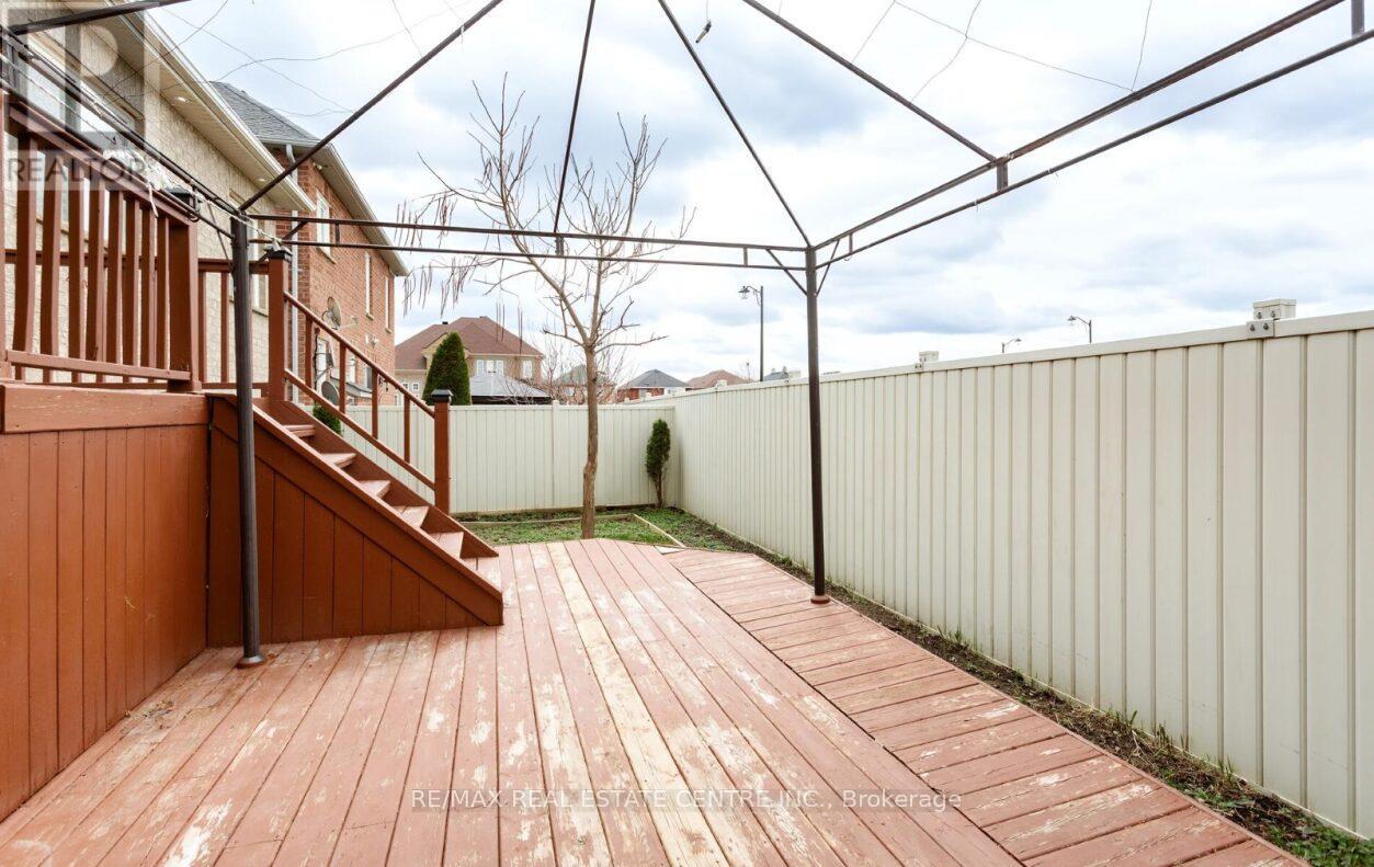 43 Donherb Crescent, Caledon, Ontario  L7C 1E4 - Photo 48 - W12969736