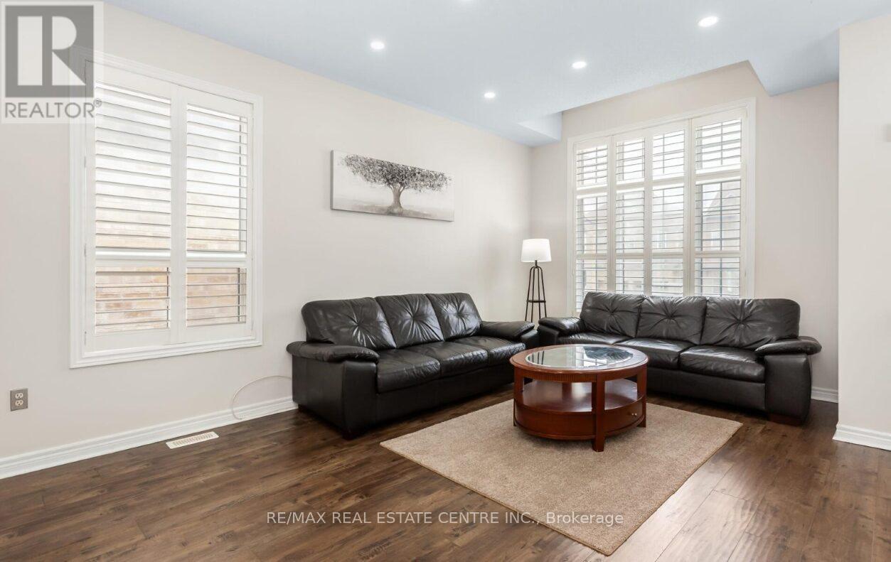 43 Donherb Crescent, Caledon, Ontario  L7C 1E4 - Photo 6 - W12969736