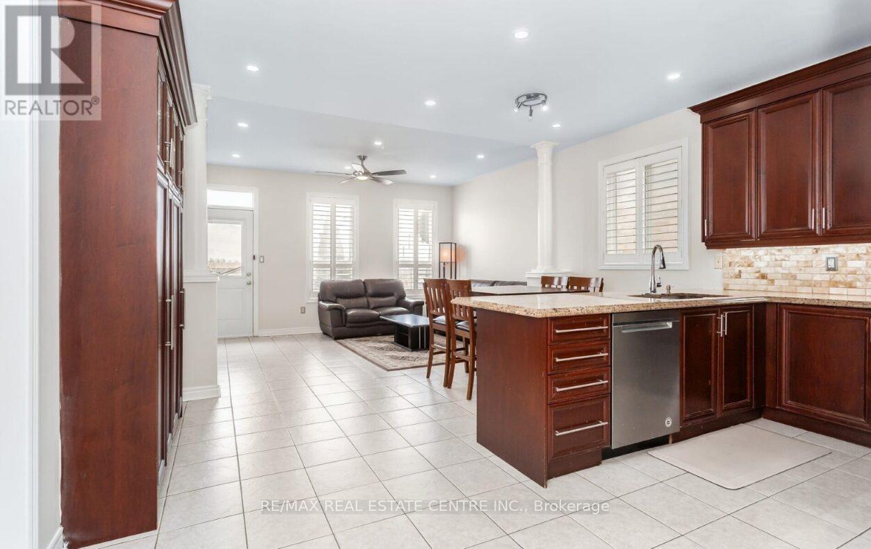 43 Donherb Crescent, Caledon, Ontario  L7C 1E4 - Photo 7 - W12969736