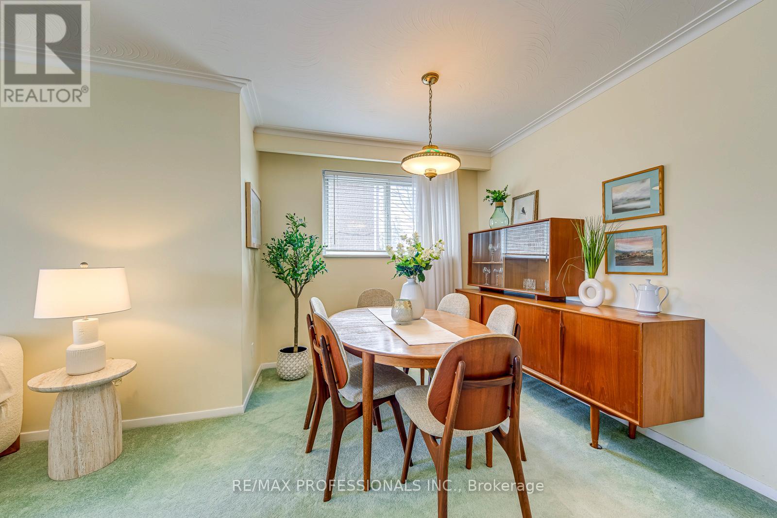 270 Wellesworth Drive, Toronto, Ontario  M9C 4S7 - Photo 11 - W12969742