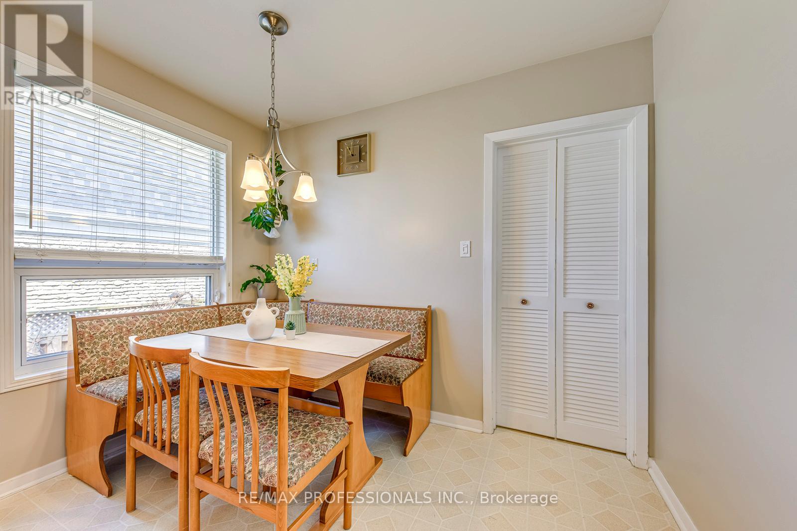 270 Wellesworth Drive, Toronto, Ontario  M9C 4S7 - Photo 14 - W12969742