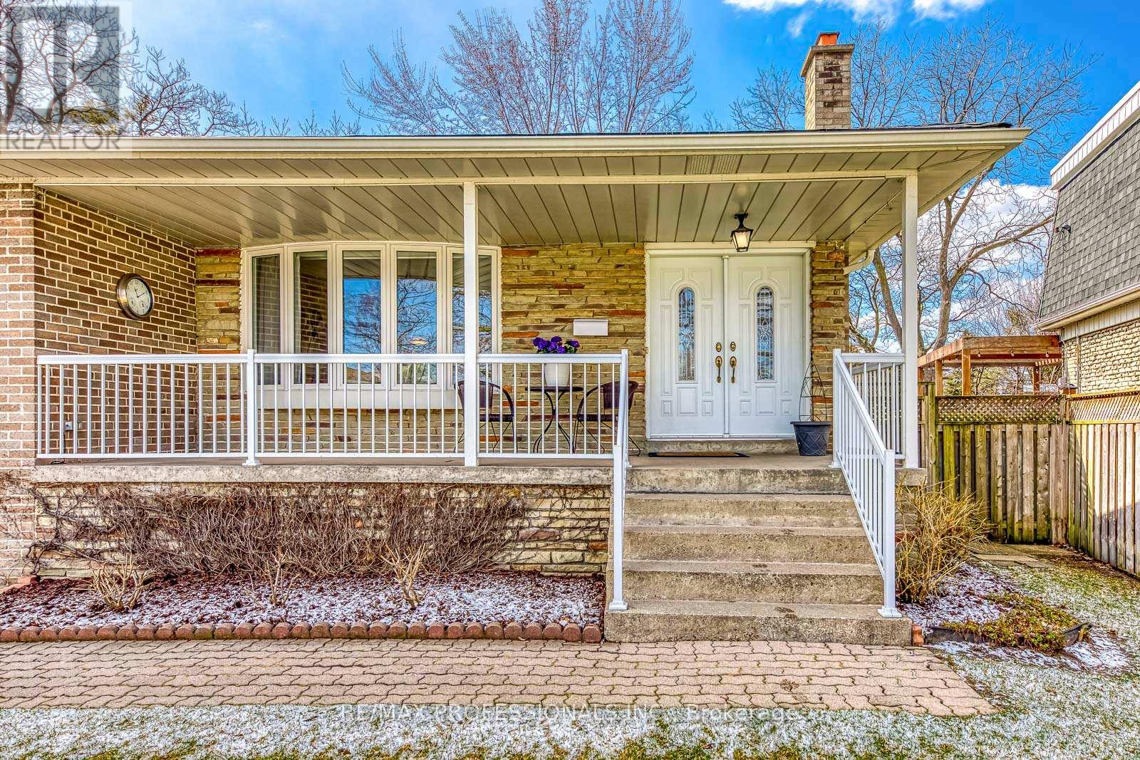 270 Wellesworth Drive, Toronto, Ontario  M9C 4S7 - Photo 2 - W12969742