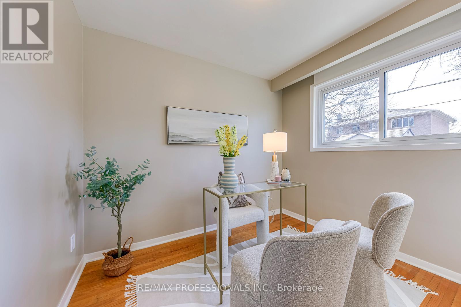 270 Wellesworth Drive, Toronto, Ontario  M9C 4S7 - Photo 20 - W12969742