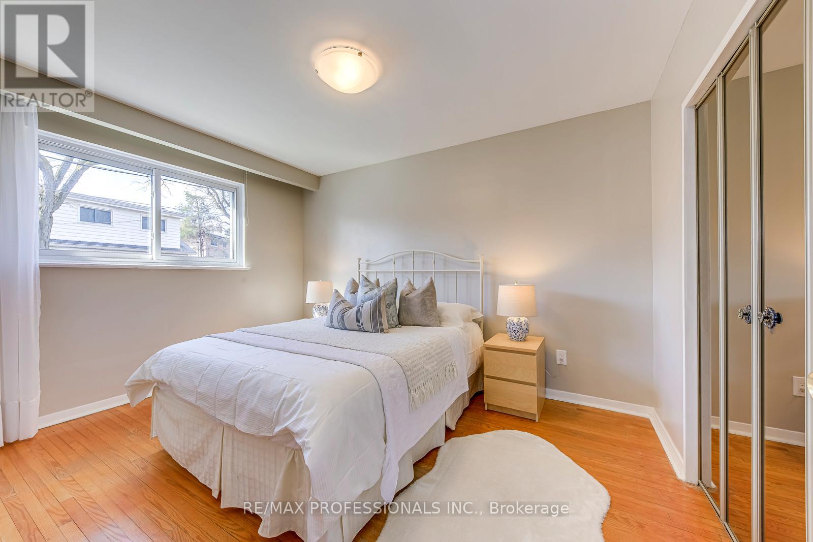 270 Wellesworth Drive, Toronto, Ontario  M9C 4S7 - Photo 21 - W12969742