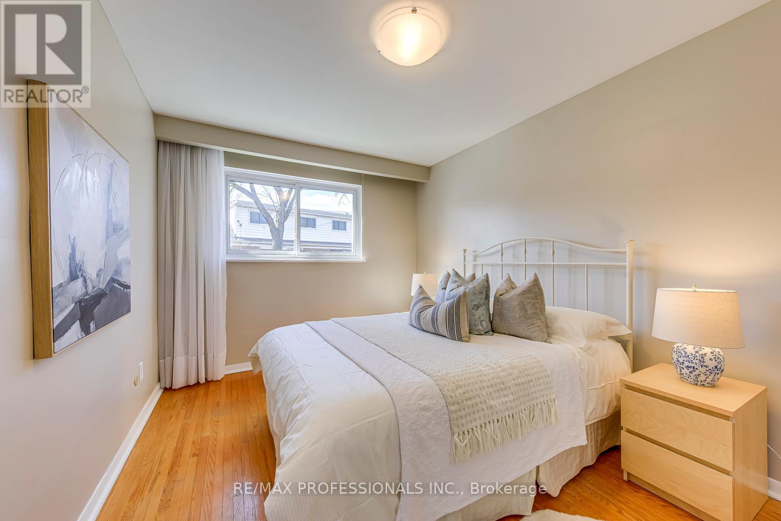 270 Wellesworth Drive, Toronto, Ontario  M9C 4S7 - Photo 22 - W12969742