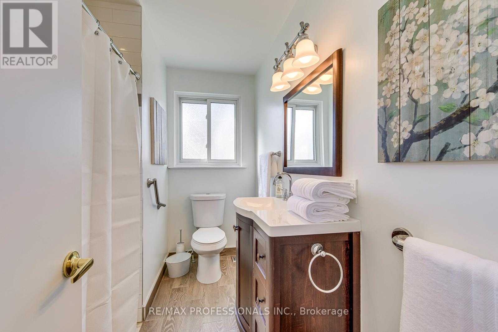 270 Wellesworth Drive, Toronto, Ontario  M9C 4S7 - Photo 23 - W12969742