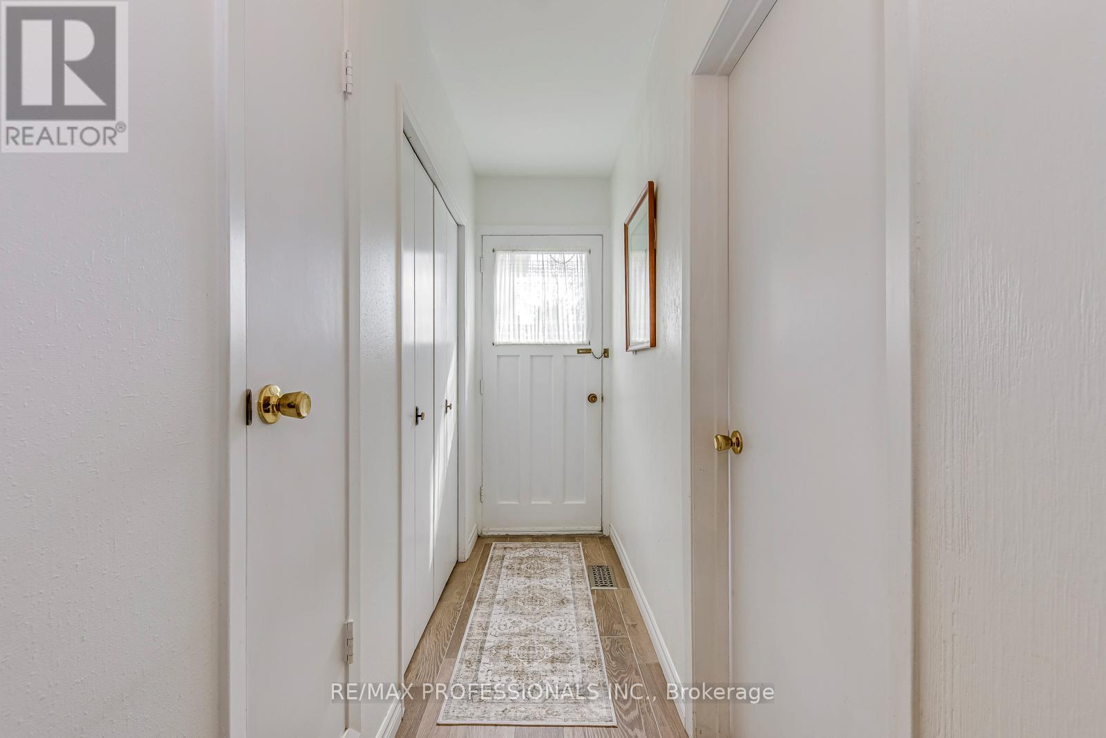 270 Wellesworth Drive, Toronto, Ontario  M9C 4S7 - Photo 25 - W12969742