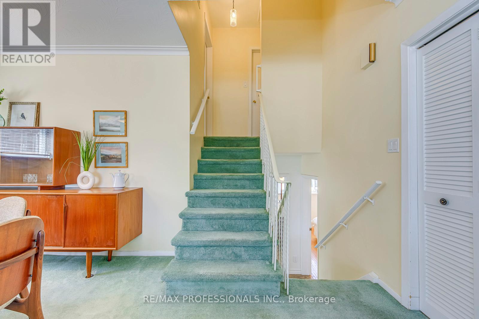 270 Wellesworth Drive, Toronto, Ontario  M9C 4S7 - Photo 26 - W12969742