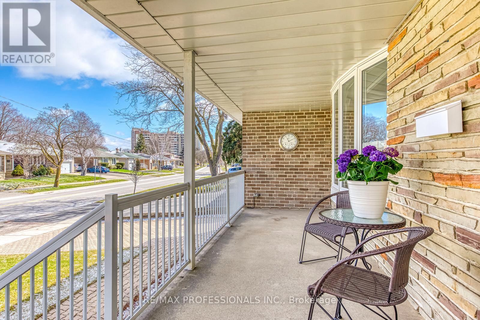 270 Wellesworth Drive, Toronto, Ontario  M9C 4S7 - Photo 3 - W12969742