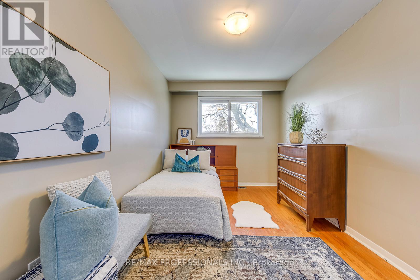 270 Wellesworth Drive, Toronto, Ontario  M9C 4S7 - Photo 32 - W12969742