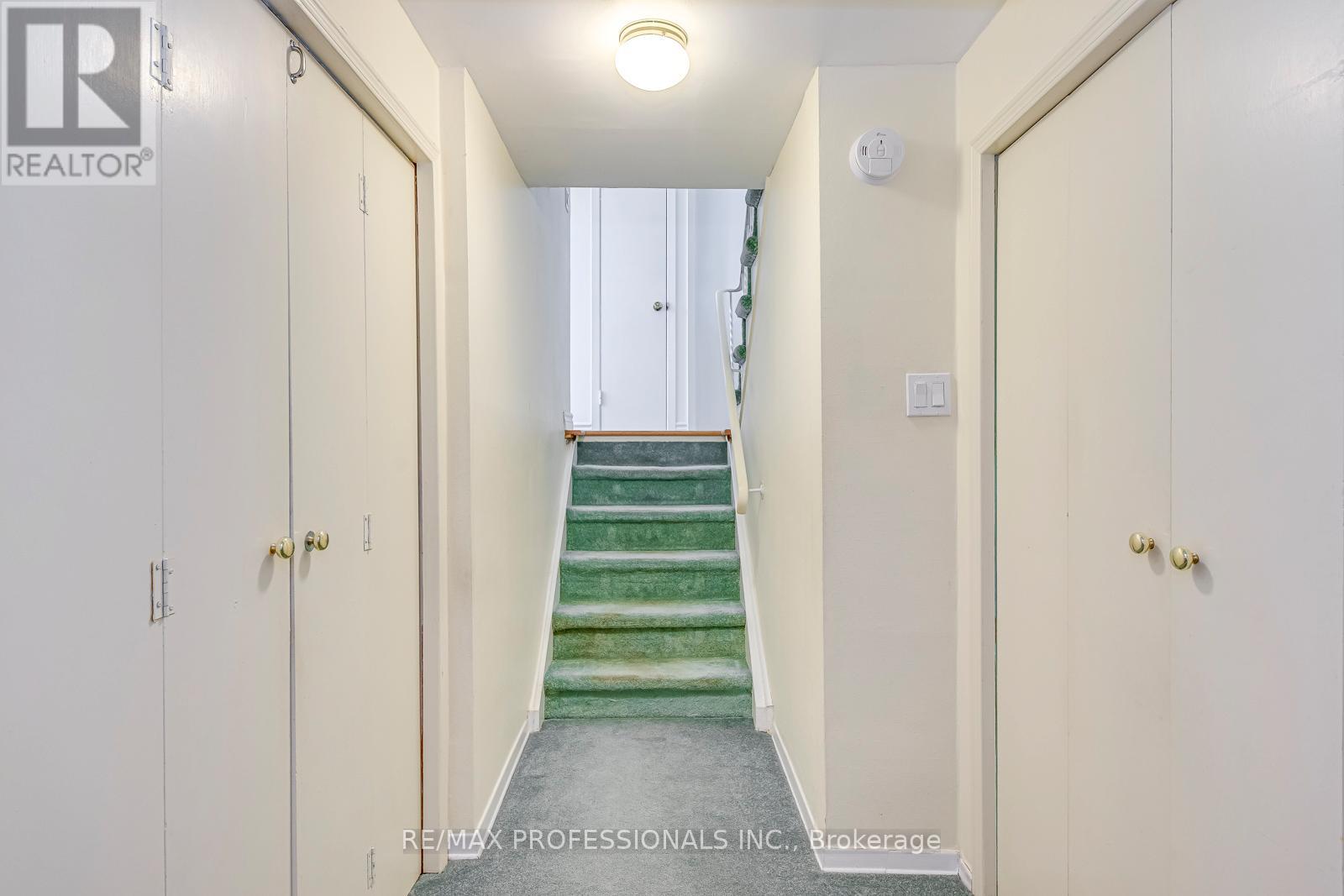 270 Wellesworth Drive, Toronto, Ontario  M9C 4S7 - Photo 34 - W12969742