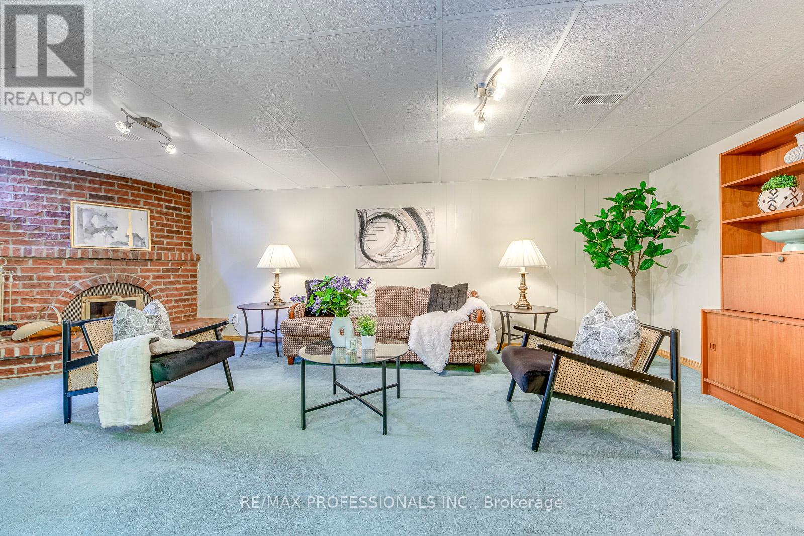 270 Wellesworth Drive, Toronto, Ontario  M9C 4S7 - Photo 35 - W12969742