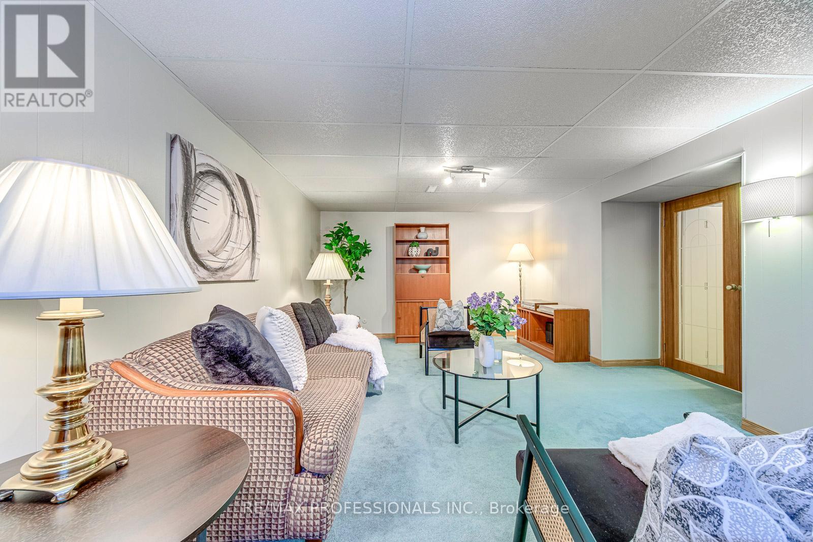 270 Wellesworth Drive, Toronto, Ontario  M9C 4S7 - Photo 37 - W12969742