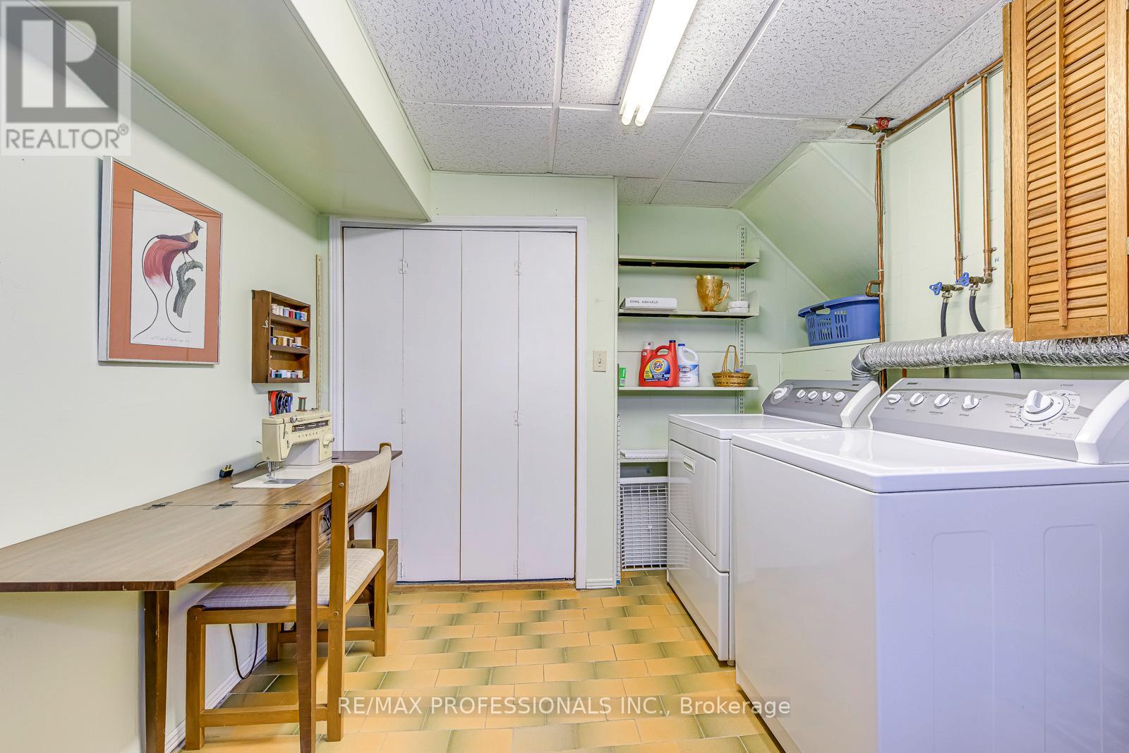 270 Wellesworth Drive, Toronto, Ontario  M9C 4S7 - Photo 39 - W12969742