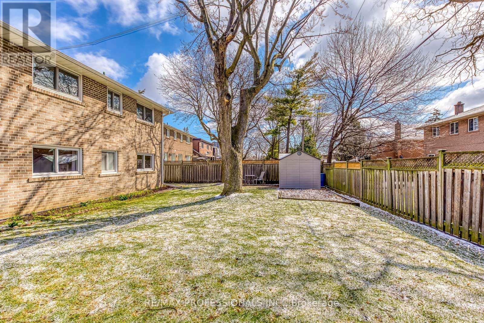 270 Wellesworth Drive, Toronto, Ontario  M9C 4S7 - Photo 41 - W12969742