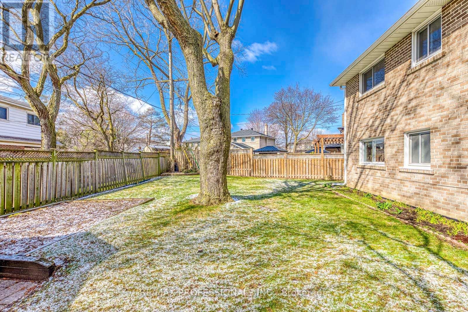 270 Wellesworth Drive, Toronto, Ontario  M9C 4S7 - Photo 43 - W12969742