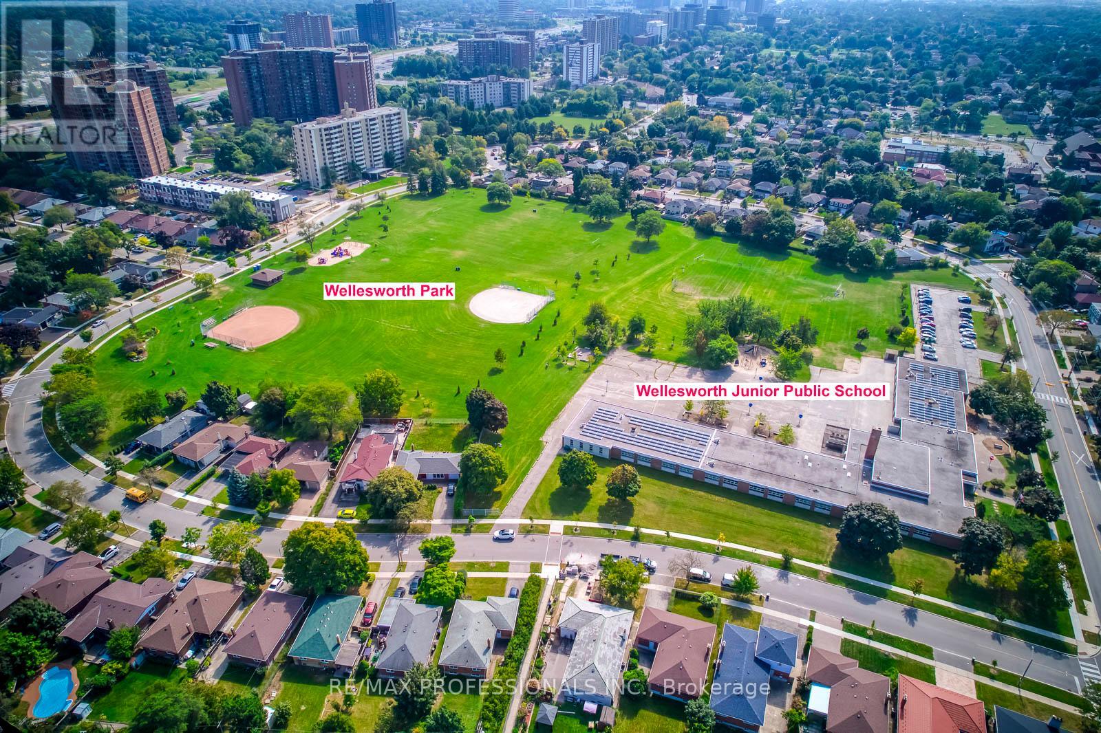 270 Wellesworth Drive, Toronto, Ontario  M9C 4S7 - Photo 45 - W12969742