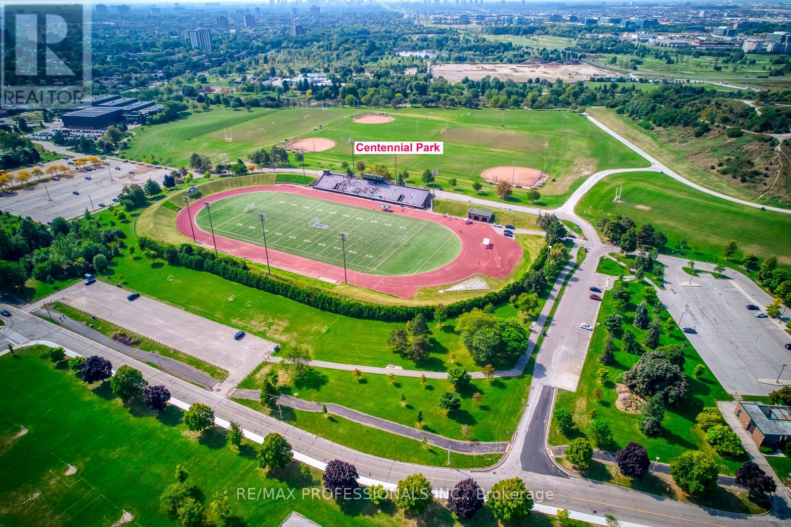 270 Wellesworth Drive, Toronto, Ontario  M9C 4S7 - Photo 46 - W12969742