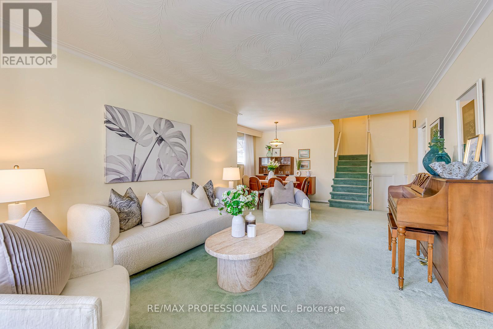 270 Wellesworth Drive, Toronto, Ontario  M9C 4S7 - Photo 7 - W12969742