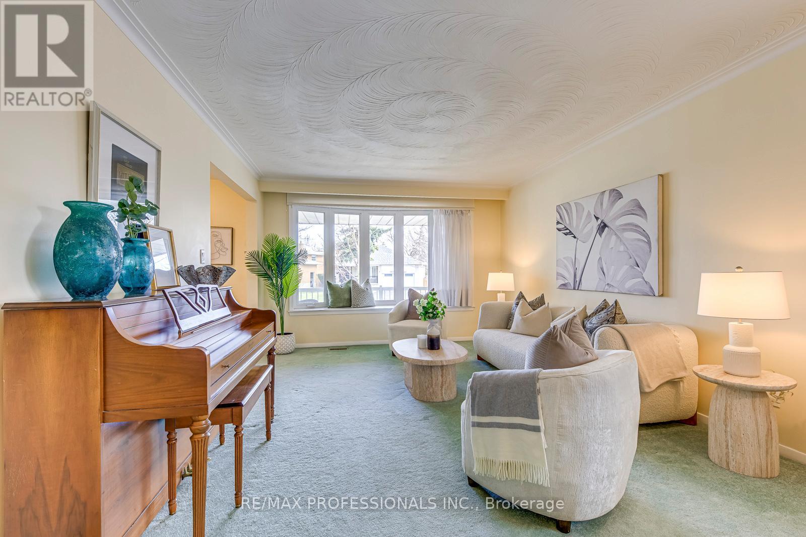 270 Wellesworth Drive, Toronto, Ontario  M9C 4S7 - Photo 8 - W12969742