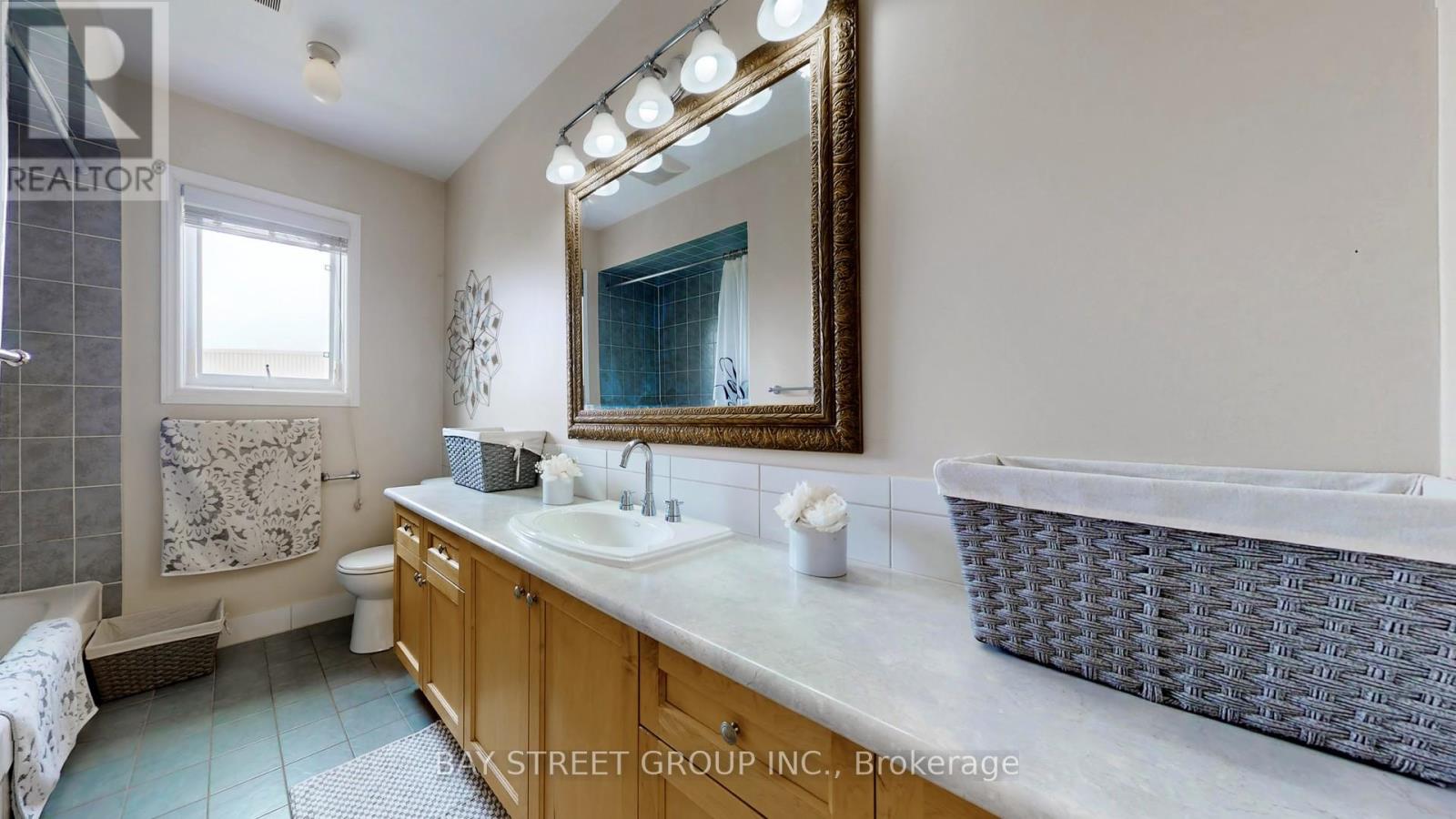 505 Heath Street, Oakville, Ontario  L6H 7M2 - Photo 23 - W12969754