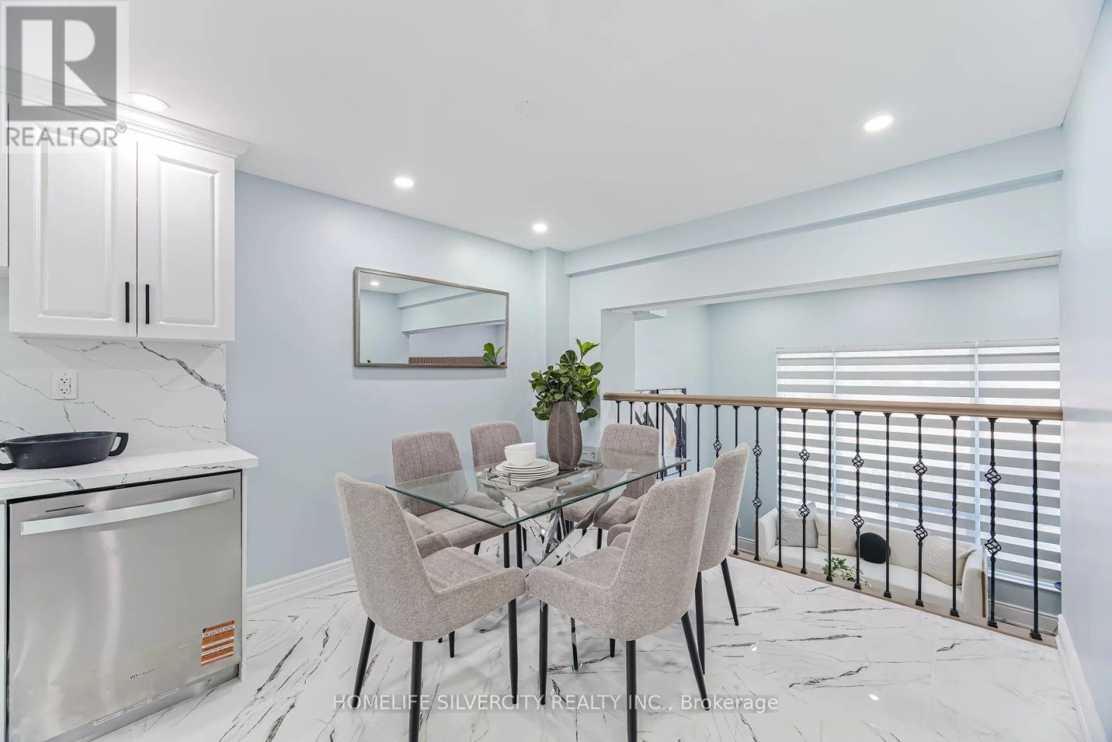 79 Darras Court, Brampton, Ontario  L6T 1W7 - Photo 12 - W12969756