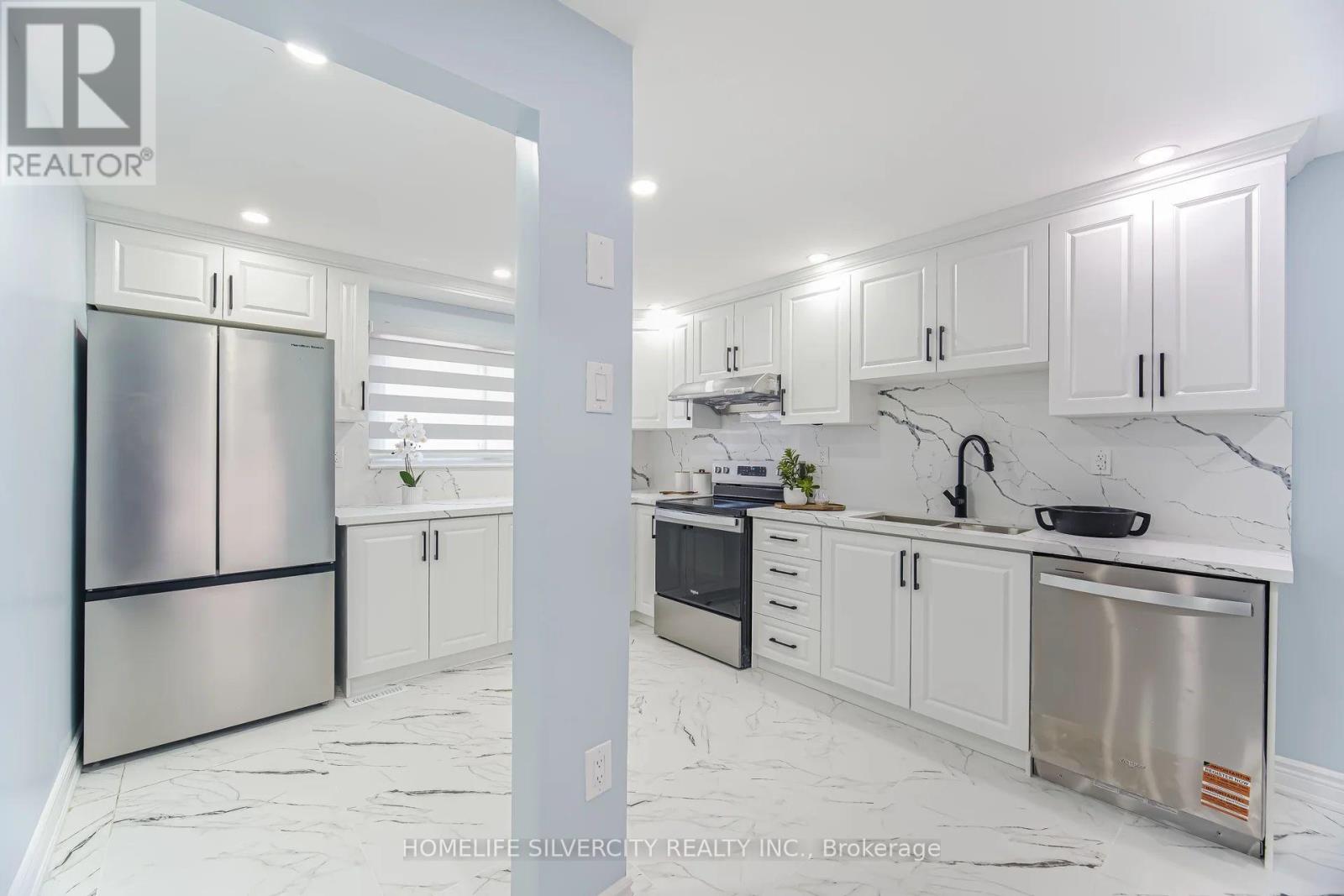 79 Darras Court, Brampton, Ontario  L6T 1W7 - Photo 14 - W12969756