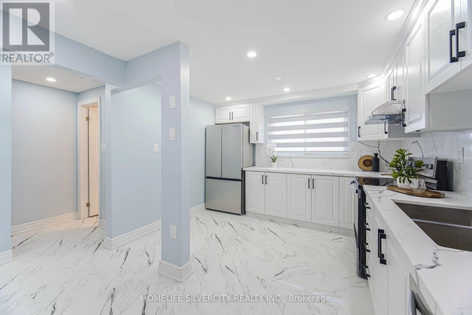 79 Darras Court, Brampton, Ontario  L6T 1W7 - Photo 15 - W12969756