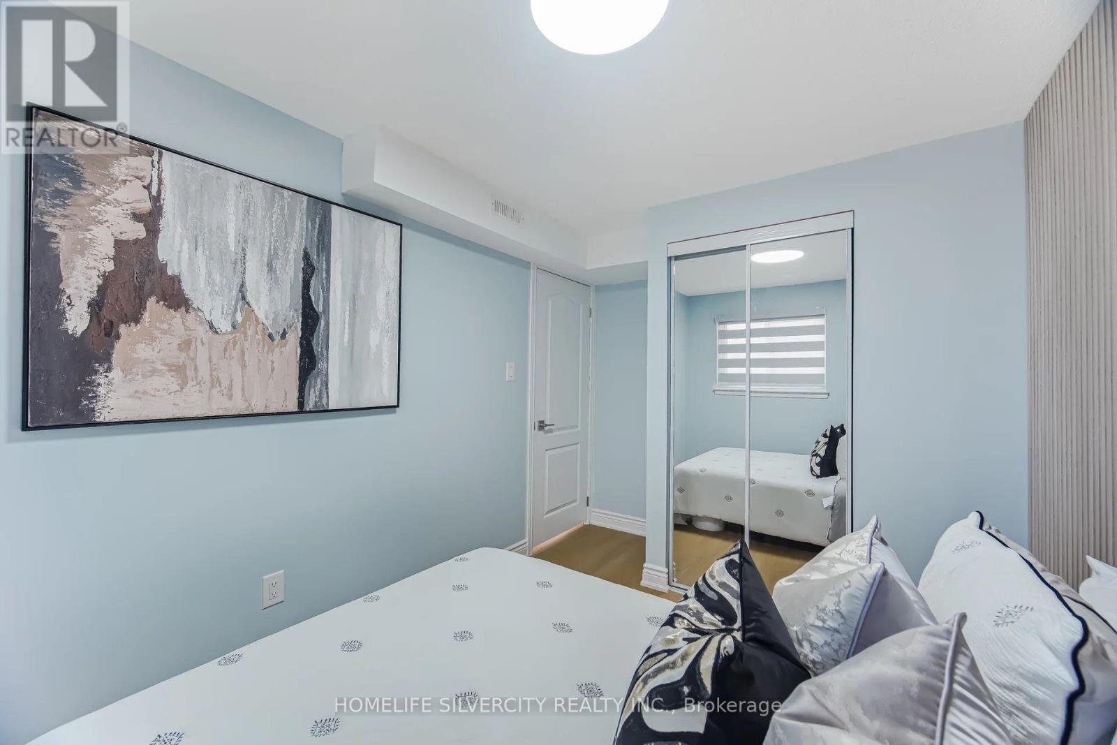 79 Darras Court, Brampton, Ontario  L6T 1W7 - Photo 28 - W12969756