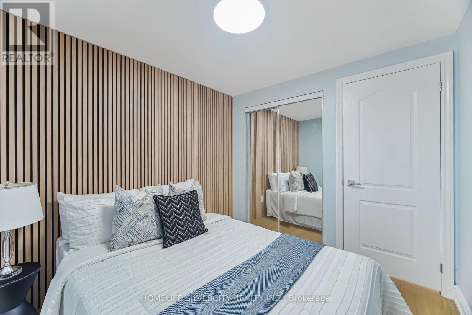 79 Darras Court, Brampton, Ontario  L6T 1W7 - Photo 30 - W12969756