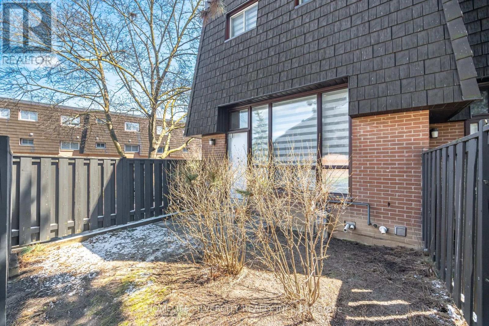 79 Darras Court, Brampton, Ontario  L6T 1W7 - Photo 38 - W12969756