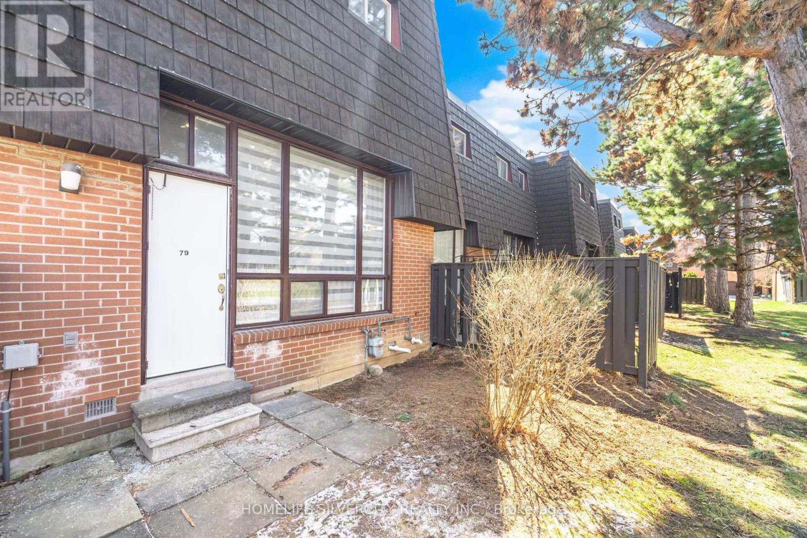 79 Darras Court, Brampton, Ontario  L6T 1W7 - Photo 39 - W12969756